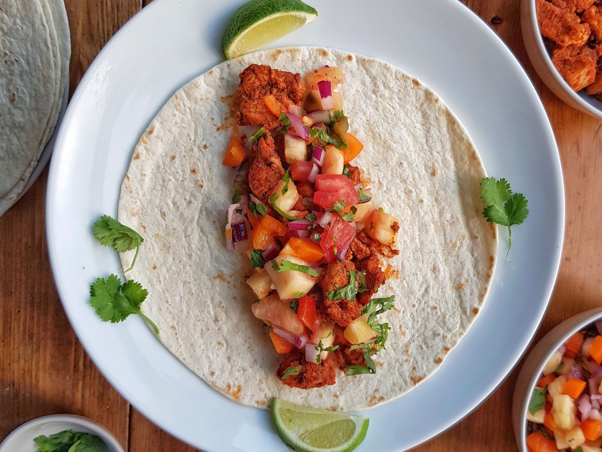 Chicken tacos with pineapple&nbsp;salsa