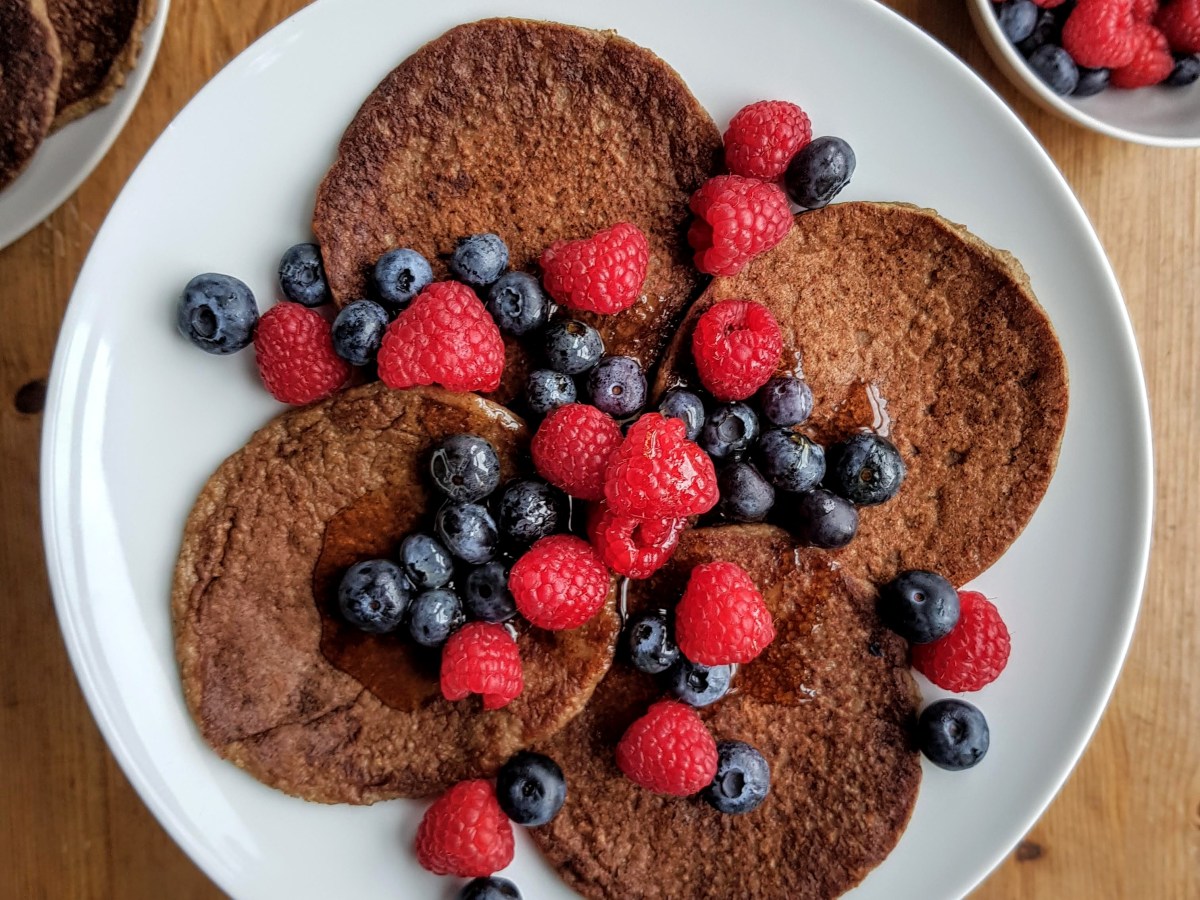 Oat and banana&nbsp;pancakes